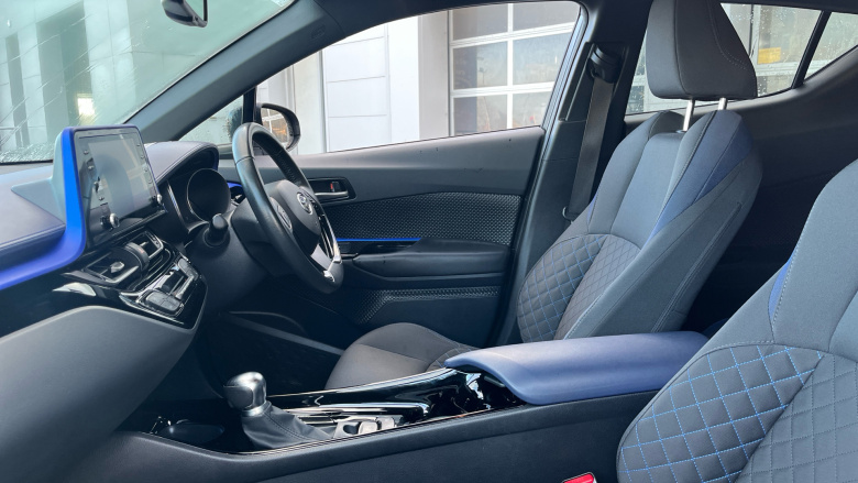 Toyota C-HR 2.0 Hybrid Dynamic 5dr CVT Hybrid Hatchback